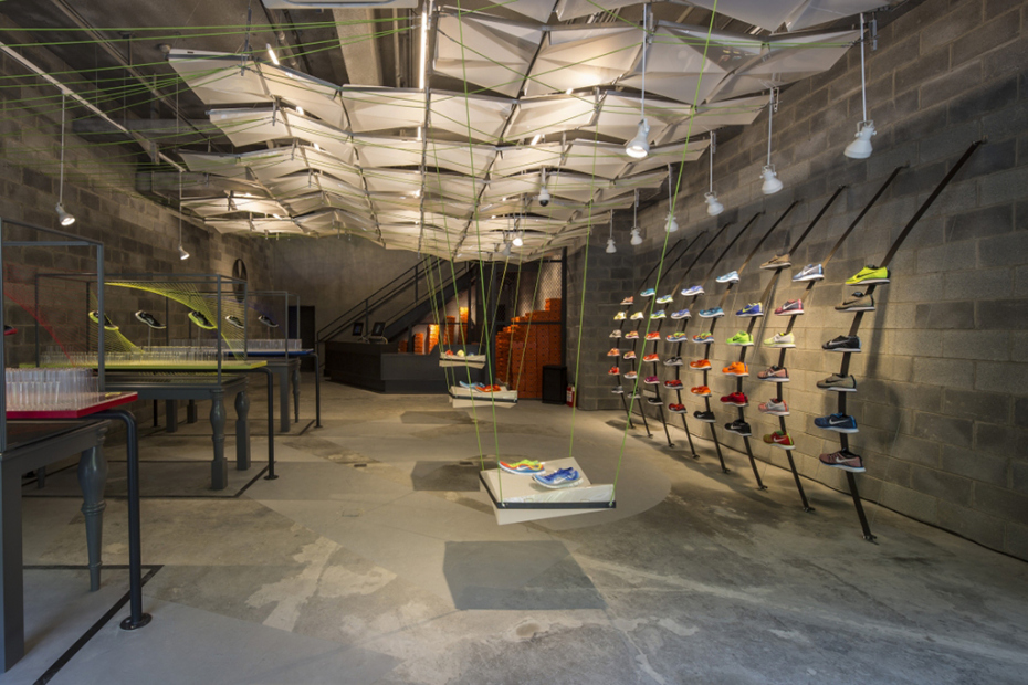 Nikes nya butik av skräp
