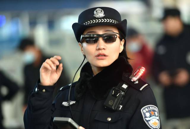 Polis i Kina får övervakningsglasögon