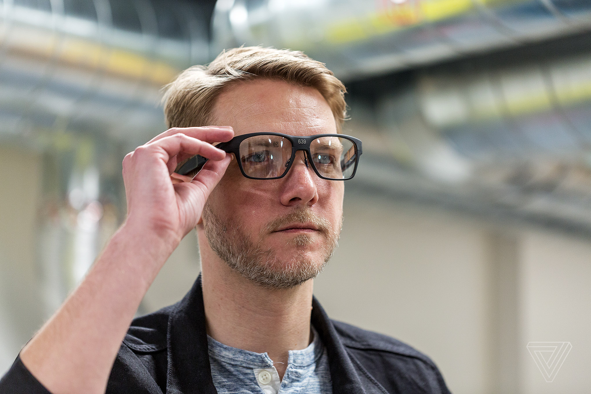 Intels nya smarta glasögon - Vaunt