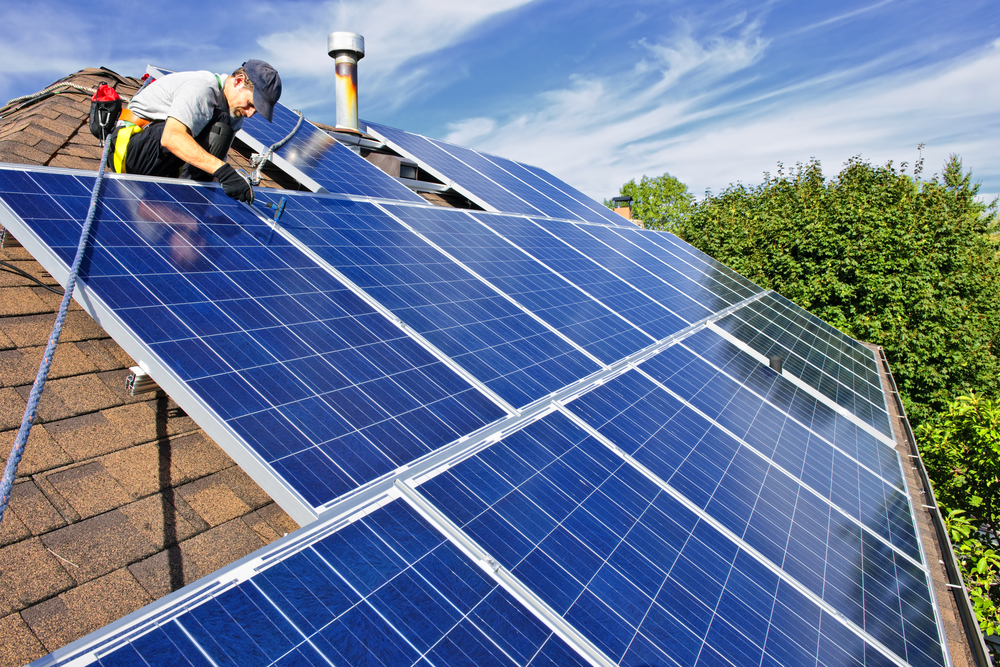 Två av tre vill installera solceller på villan