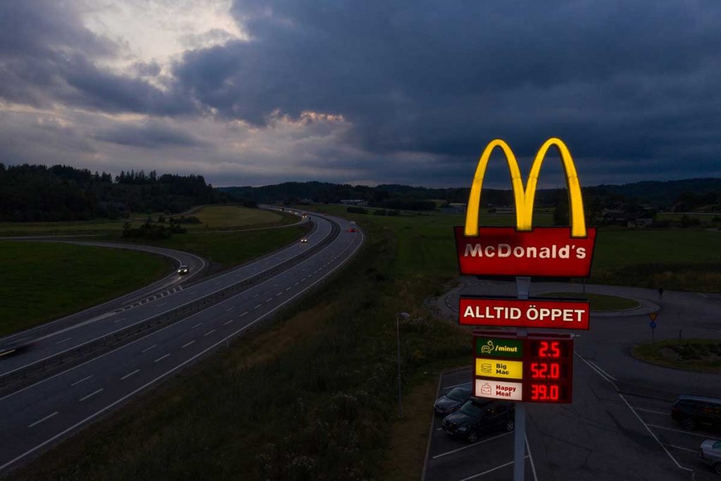 McDonalds vill uppmuntra elbilskörande