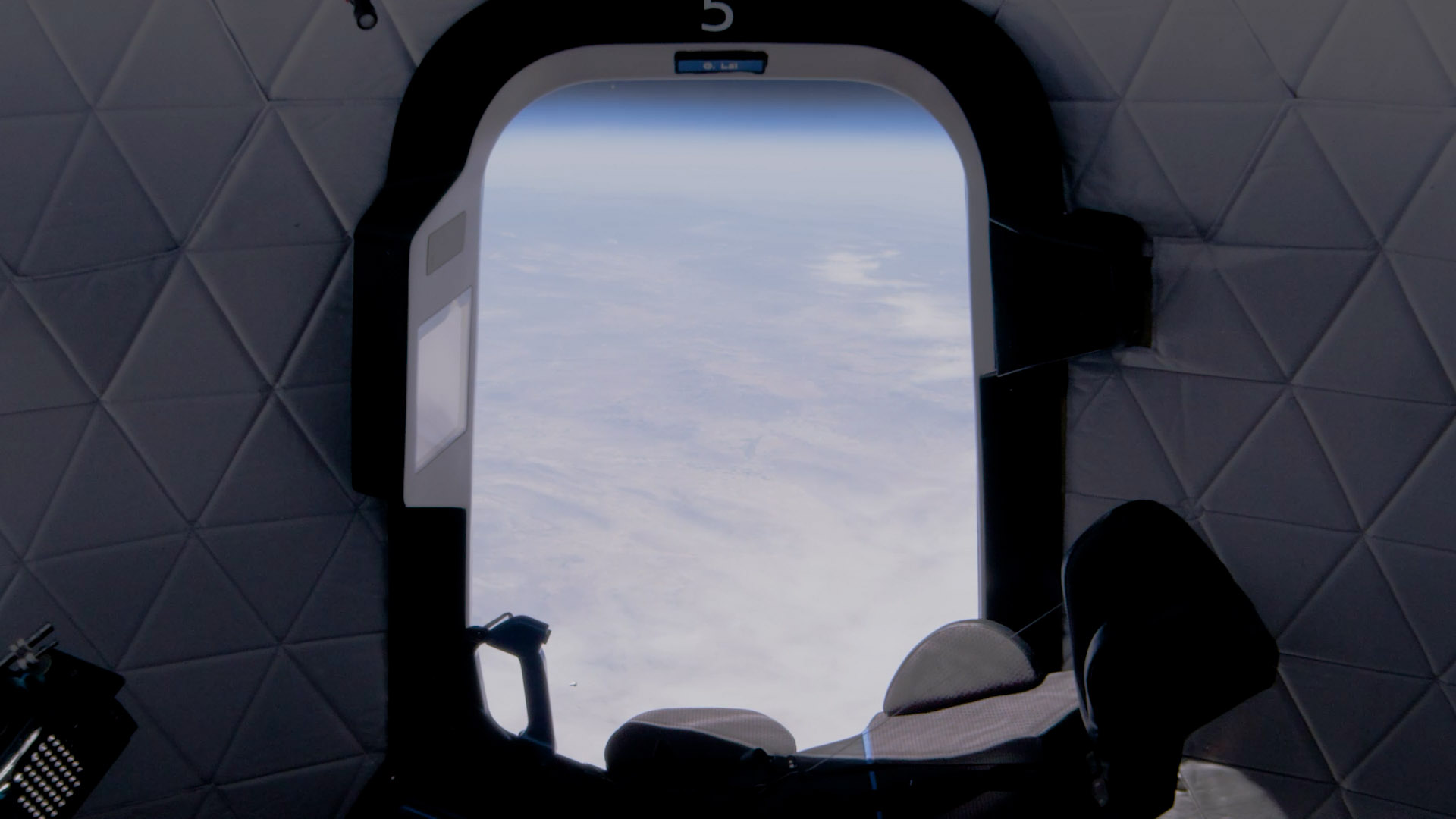Första rymdturist-flygningen med Blue Origin