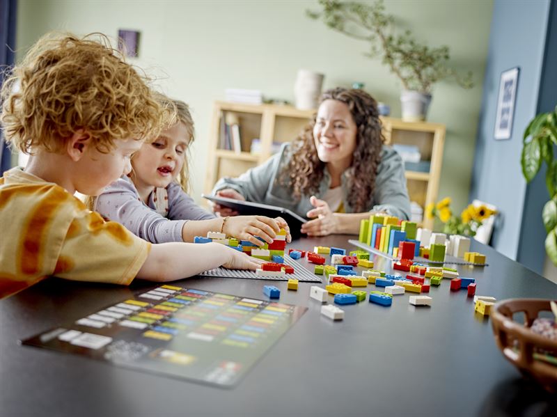 Legoklossar med punktskrift på svenska