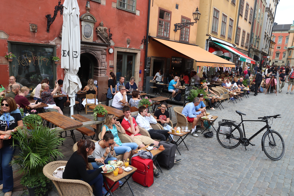 Barnafödandet fortsätter att minska