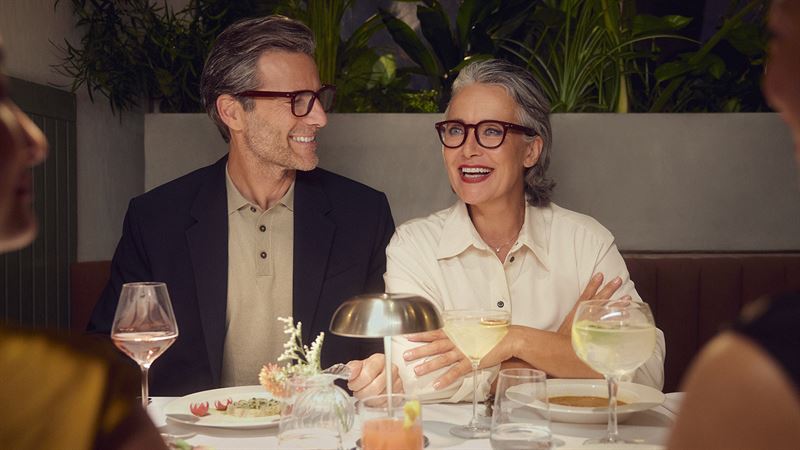 Glasögon med inbyggd hörselförstärkning