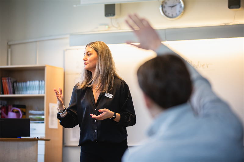 Nytt undervisningsmaterial ska ge svenska elever verktyg för ”algoritm-detox”